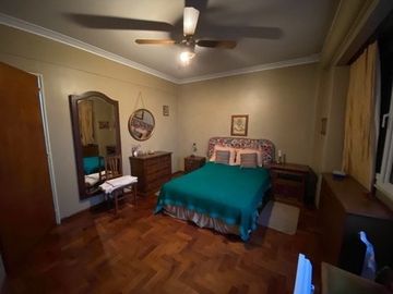 Semi Piso De Categoria En Venta Alsina 162