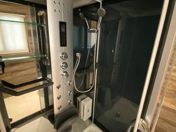Piso de categoría sobre calle Yrigoyen edificio Icarus