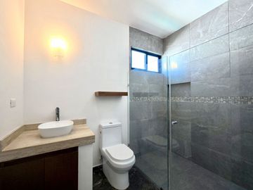 CASA VENTA MÉRIDA, 4 HABITACIONES, ALBERCA, 559 DE CONSTRUCCIÓN, BELLAVISTA, DZITYÁ.