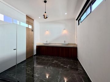CASA VENTA MÉRIDA, 4 HABITACIONES, ALBERCA, 559 DE CONSTRUCCIÓN, BELLAVISTA, DZITYÁ.