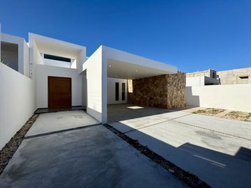 CASA VENTA MÉRIDA, 4 HABITACIONES, ALBERCA, 559 DE CONSTRUCCIÓN, BELLAVISTA, DZITYÁ.