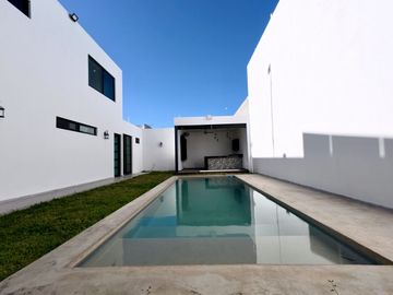 CASA VENTA MÉRIDA, 4 HABITACIONES, ALBERCA, 559 DE CONSTRUCCIÓN, BELLAVISTA, DZITYÁ.