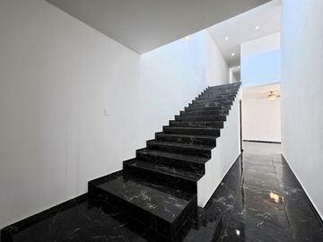 CASA VENTA MÉRIDA, 4 HABITACIONES, ALBERCA, 559 DE CONSTRUCCIÓN, BELLAVISTA, DZITYÁ.