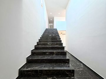 CASA VENTA MÉRIDA, 4 HABITACIONES, ALBERCA, 559 DE CONSTRUCCIÓN, BELLAVISTA, DZITYÁ.