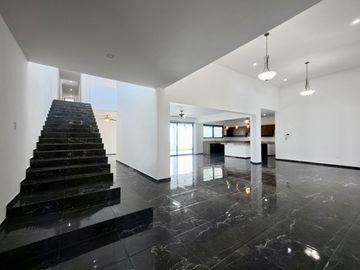 CASA VENTA MÉRIDA, 4 HABITACIONES, ALBERCA, 559 DE CONSTRUCCIÓN, BELLAVISTA, DZITYÁ.