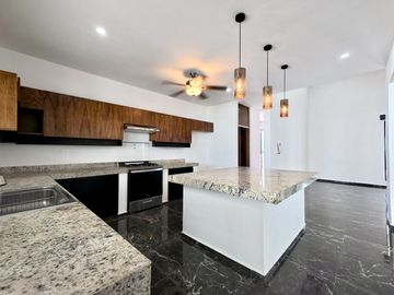 CASA VENTA MÉRIDA, 4 HABITACIONES, ALBERCA, 559 DE CONSTRUCCIÓN, BELLAVISTA, DZITYÁ.