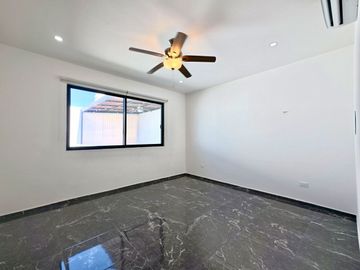 CASA VENTA MÉRIDA, 4 HABITACIONES, ALBERCA, 559 DE CONSTRUCCIÓN, BELLAVISTA, DZITYÁ.