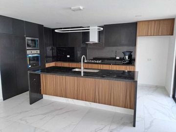 CASA EN VENTA EN LOMAS DE ANGELÓPOLIS