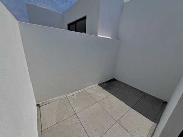 CASA EN VENTA EN LOMAS DE ANGELÓPOLIS