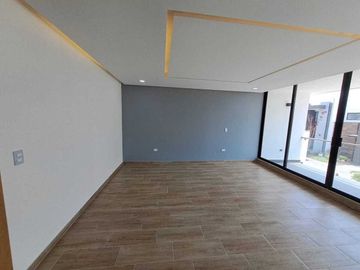 CASA EN VENTA EN LOMAS DE ANGELÓPOLIS
