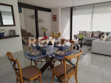 Casa San Sebastían en Fraccionamiento Ziburúa  San Isidro Juriquilla. - (3)