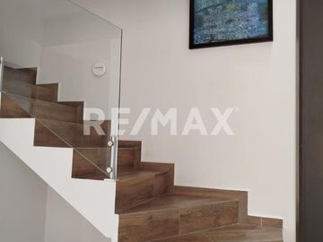 Casa San Sebastían en Fraccionamiento Ziburúa  San Isidro Juriquilla. - (3)