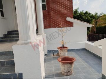 RESIDENCIA EN VENTA DENTRO DE CONDOMINIO PEDREGAL DE QUERÉTARO QUE SE ENCUENTRA CON UNA EXCELENTE UBICACIÓN   A 1 MINUTO DE BERNARDO QUINTANA