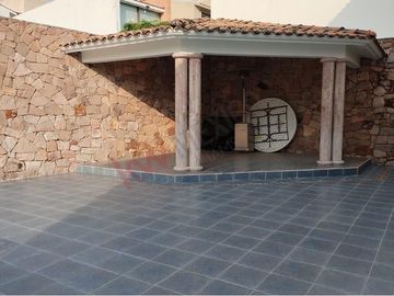 RESIDENCIA EN VENTA DENTRO DE CONDOMINIO PEDREGAL DE QUERÉTARO QUE SE ENCUENTRA CON UNA EXCELENTE UBICACIÓN   A 1 MINUTO DE BERNARDO QUINTANA