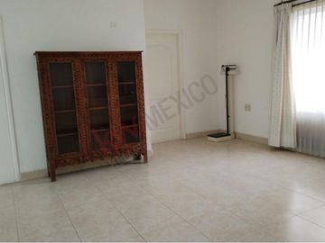 RESIDENCIA EN VENTA DENTRO DE CONDOMINIO PEDREGAL DE QUERÉTARO QUE SE ENCUENTRA CON UNA EXCELENTE UBICACIÓN   A 1 MINUTO DE BERNARDO QUINTANA