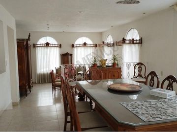 RESIDENCIA EN VENTA DENTRO DE CONDOMINIO PEDREGAL DE QUERÉTARO QUE SE ENCUENTRA CON UNA EXCELENTE UBICACIÓN   A 1 MINUTO DE BERNARDO QUINTANA