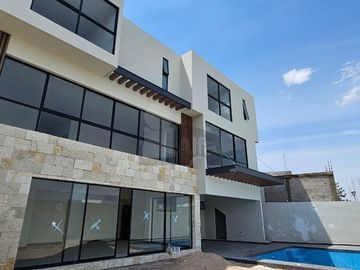 Casa en PREVENTA en fraccionamiento La loma Club de Golf, En San Luis Potosí