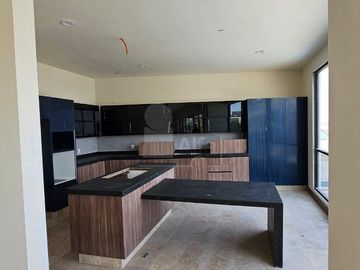 Casa en PREVENTA en fraccionamiento La loma Club de Golf, En San Luis Potosí