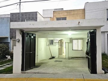 Casa en condominio en venta en San Felipe Tlalmimilolpan, Toluca, México