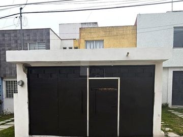 Casa en condominio en venta en San Felipe Tlalmimilolpan, Toluca, México