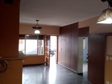 Casa de 4 ambientes en Venta en Mataderos