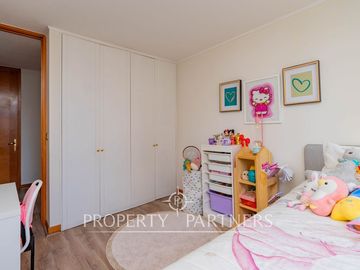 Oportunidad!! Amplio departamento con excelente ubicación en Las Condes!