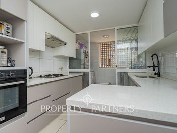 Oportunidad!! Amplio departamento con excelente ubicación en Las Condes!