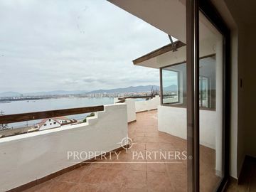 Espaciosa y linda Casa con Gran Vista a la Bahía de La Herradura