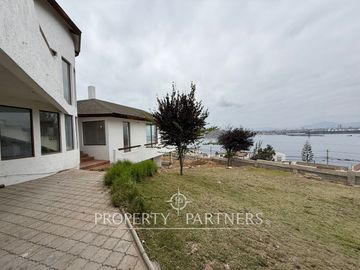 Espaciosa y linda Casa con Gran Vista a la Bahía de La Herradura