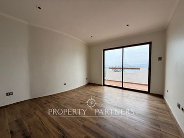 Espaciosa y linda Casa con Gran Vista a la Bahía de La Herradura