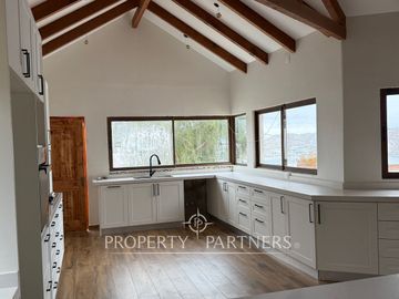 Espaciosa y linda Casa con Gran Vista a la Bahía de La Herradura