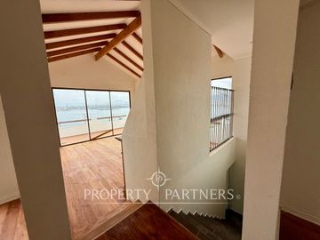 Espaciosa y linda Casa con Gran Vista a la Bahía de La Herradura