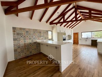 Espaciosa y linda Casa con Gran Vista a la Bahía de La Herradura