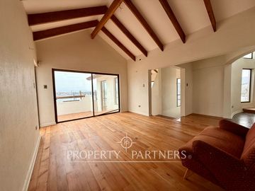 Espaciosa y linda Casa con Gran Vista a la Bahía de La Herradura