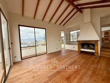 Espaciosa y linda Casa con Gran Vista a la Bahía de La Herradura