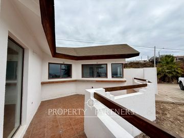 Espaciosa y linda Casa con Gran Vista a la Bahía de La Herradura