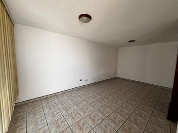 CASA EN VENTA 1 PISO 