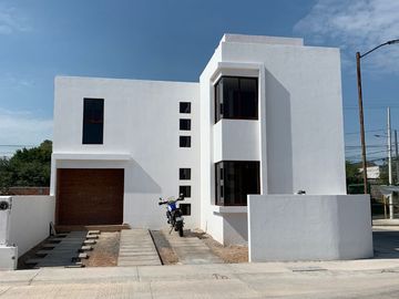 Casa en Venta Fraccionamiento Ribera del Río.