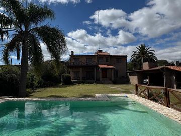Casa en Venta de 4 Dormitorios con Pileta - Talar de Mendiolaza