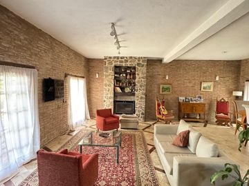 Casa en Venta de 4 Dormitorios con Pileta - Talar de Mendiolaza