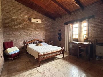 Casa en Venta de 4 Dormitorios con Pileta - Talar de Mendiolaza