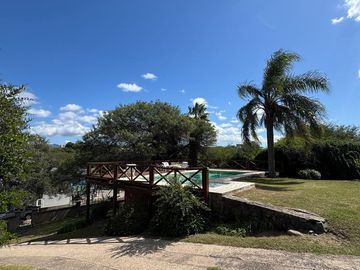 Casa en Venta de 4 Dormitorios con Pileta - Talar de Mendiolaza