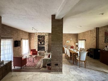 Casa en Venta de 4 Dormitorios con Pileta - Talar de Mendiolaza