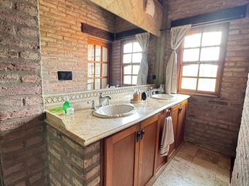 Casa en Venta de 4 Dormitorios con Pileta - Talar de Mendiolaza