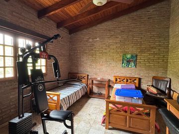Casa en Venta de 4 Dormitorios con Pileta - Talar de Mendiolaza