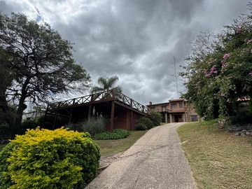 Casa en Venta de 4 Dormitorios con Pileta - Talar de Mendiolaza