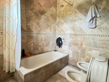 Casa en Venta de 4 Dormitorios con Pileta - Talar de Mendiolaza