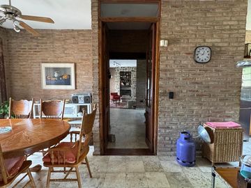 Casa en Venta de 4 Dormitorios con Pileta - Talar de Mendiolaza