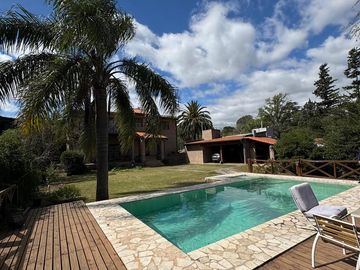 Casa en Venta de 4 Dormitorios con Pileta - Talar de Mendiolaza