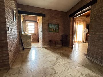 Casa en Venta de 4 Dormitorios con Pileta - Talar de Mendiolaza